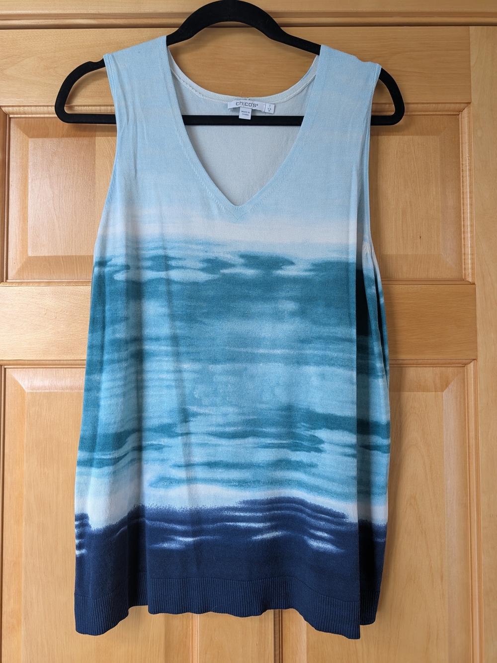 Chico's Blue Ombre V-Neck Sleeveless Top